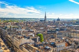 Vue panoramique de Bordeaux illustrant l’échelle du territoire à prendre en compte pour cartographier l’exposition aux ondes.